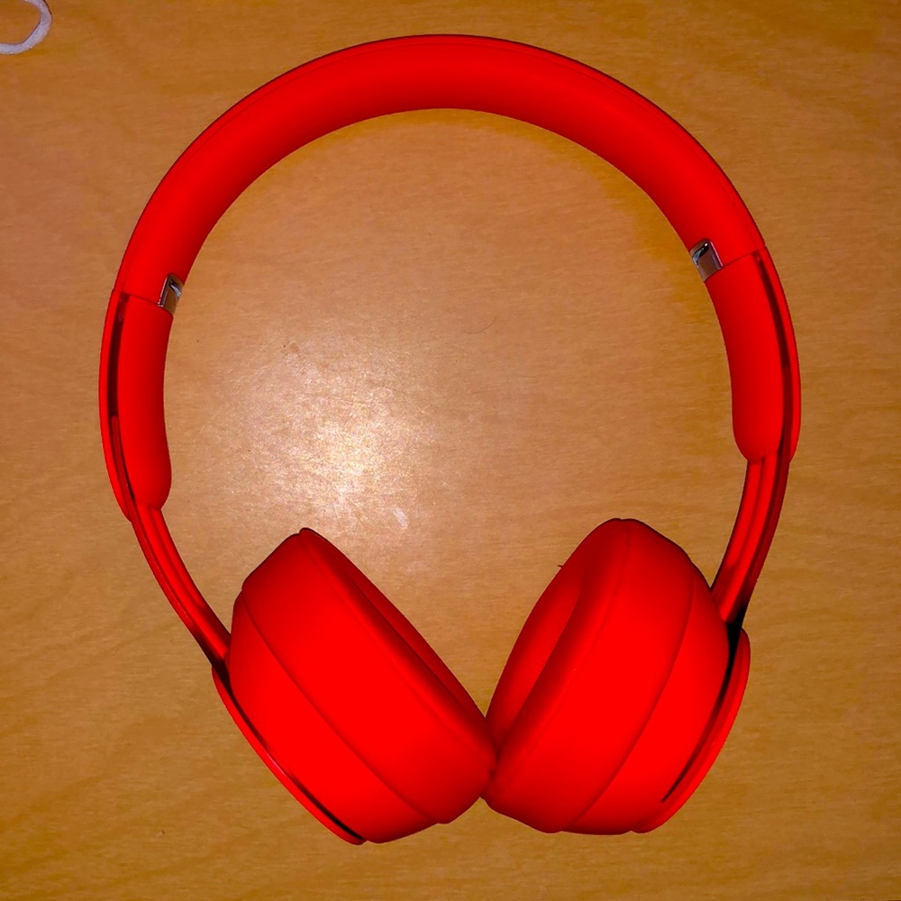 Beat solo pro red noice cancellation and wireless